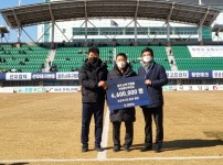 청쥐축구협회 부회장단 460만원 격려금 지원.jpg